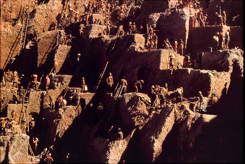 Illustration for article titled Bienvenidos a Serra Pelada, lo más cerca que ha estado el hombre de crear un infierno en la Tierra